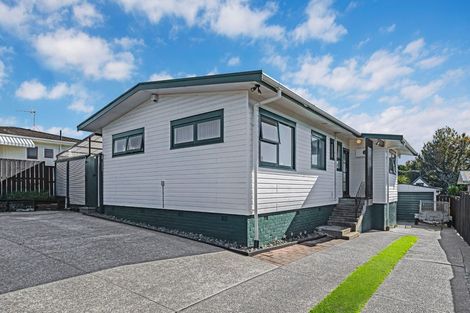 Photo of property in 6 Aplin Place, Birkdale, Auckland, 0626