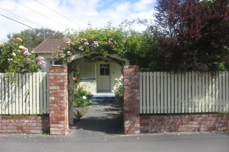 Photo of property in 52 Sandwich Road, Beckenham, Christchurch, 8023