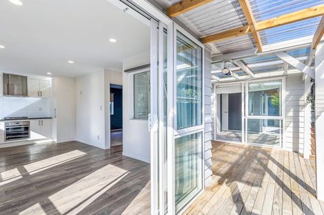 Photo of property in 8 Sauterne Road, Kumeu, 0810