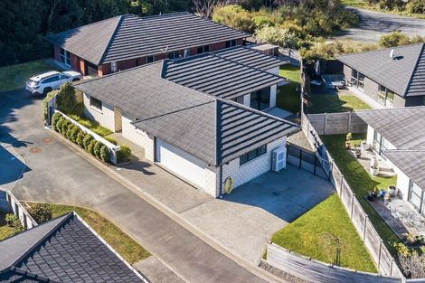 Photo of property in 6 Mooring Close, Whitby, Porirua, 5024