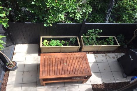 Photo of property in 12/10 Pitarua Street, Thorndon, Wellington, 6011