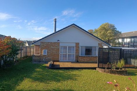 Photo of property in 3/166 Bradbury Road, Botany Downs, Auckland, 2010