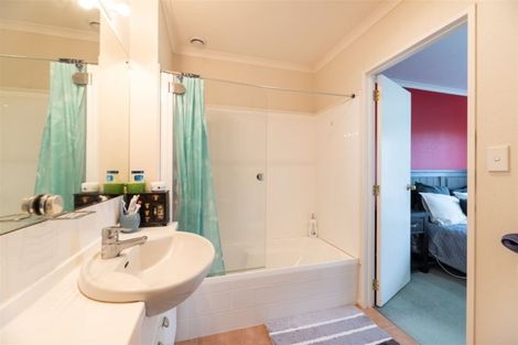 Photo of property in Tuscany Towers, 58/1 Ambrico Place, New Lynn, Auckland, 0600