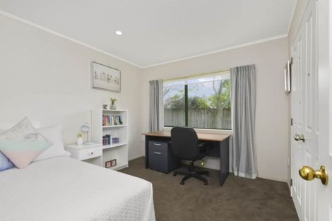 Photo of property in 6 Orohena Close, Northpark, Auckland, 2013