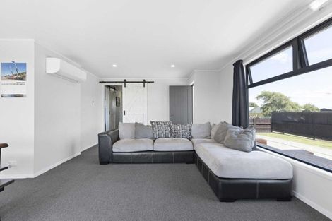 Photo of property in 7 Colonial Place, Kelvin Grove, Palmerston North, 4414