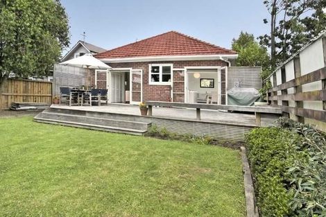 Photo of property in 9 Hawea Road, Point Chevalier, Auckland, 1022