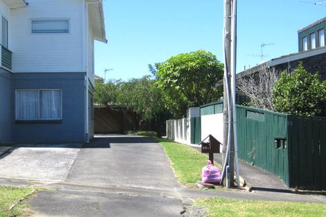 Photo of property in 2/16 Wernham Place, Northcote, Auckland, 0626