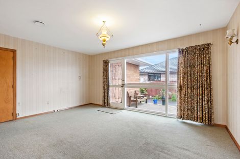 Photo of property in 2/43 Prestons Road, Redwood, Christchurch, 8051