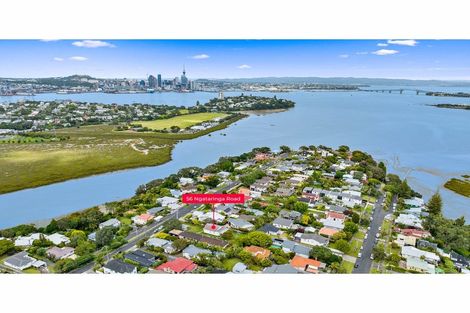 Photo of property in 56 Ngataringa Road, Devonport, Auckland, 0624