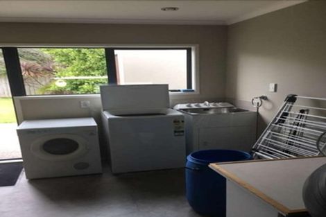 Photo of property in 4 Vicente Place, Oteha, Auckland, 0632