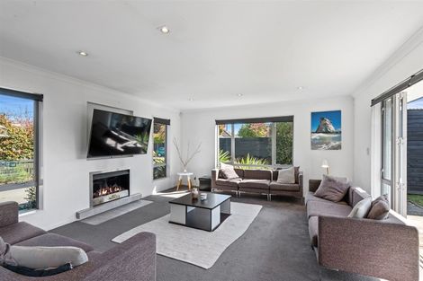 Photo of property in 18 Bateman Avenue, Bryndwr, Christchurch, 8053