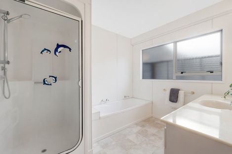 Photo of property in 66 Golfland Drive, Golflands, Auckland, 2013