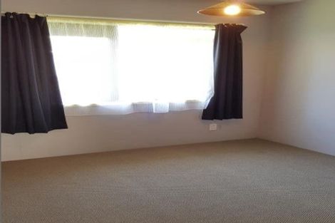 Photo of property in 2/20 Ocean View Road, Northcote, Auckland, 0627