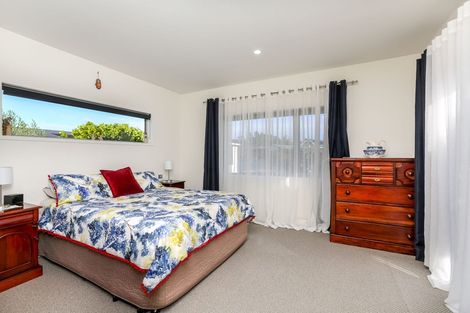 Photo of property in 30 Redwood Crescent, Hurdon, New Plymouth, 4310