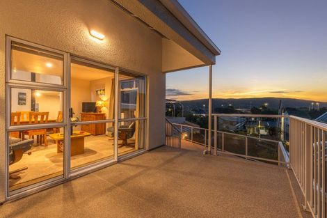 Photo of property in 32 Paremata Crescent, Paremata, Porirua, 5024
