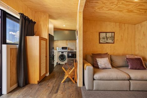 Photo of property in 16 Runholder Rise, Jacks Point, 9371