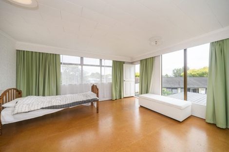 Photo of property in 18 Cecil Place, Cloverlea, Palmerston North, 4412