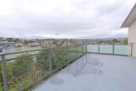 Photo of property in 17 Terrace Road, Titahi Bay, Porirua, 5022