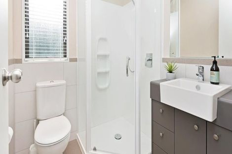 Photo of property in 1 Lorenzo Way, Flat Bush, Auckland, 2016