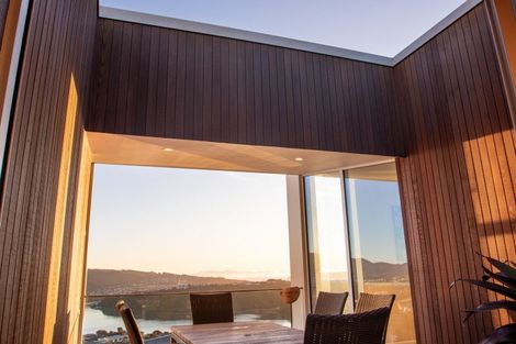 Photo of property in 10 Seascape View, Paremata, Porirua, 5024