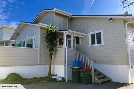 Photo of property in 18 Record Street, Fitzroy, New Plymouth, 4312