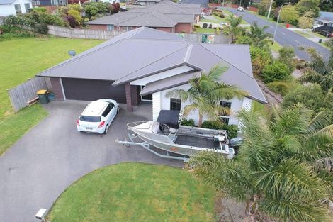 Photo of property in 2 Malbec Place, Huapai, Kumeu, 0810
