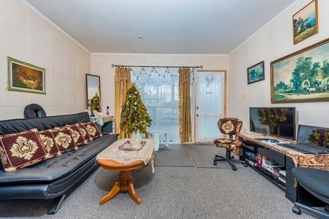 Photo of property in 1/38 Edmonton Road, Henderson, Auckland, 0612
