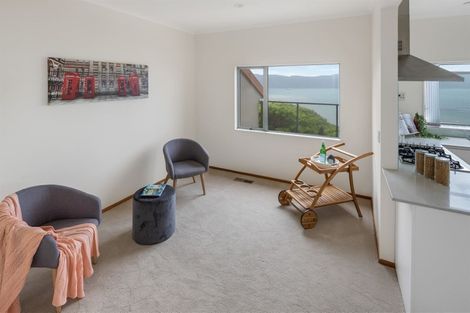 Photo of property in 22 Bennett Grove, Newlands, Wellington, 6037