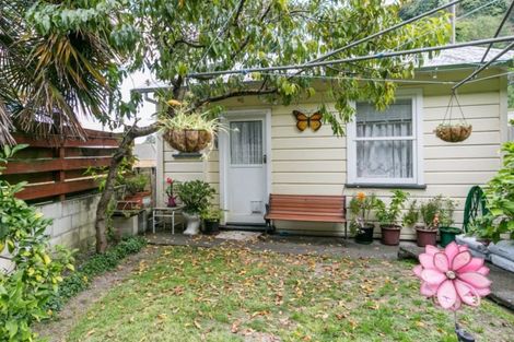 Photo of property in 17 Chaucer Road, Hospital Hill, Napier, 4110