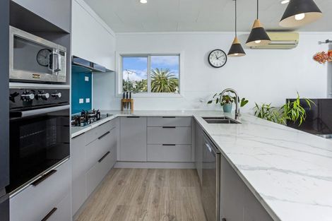 Photo of property in 1/10 Corric Hill, Torbay, Auckland, 0630