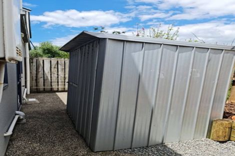 Photo of property in 1/35 Highgrove Lane, Totara Vale, Auckland, 0632