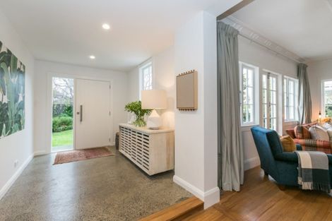 Photo of property in 9 Gillean Street, Havelock North, 4130