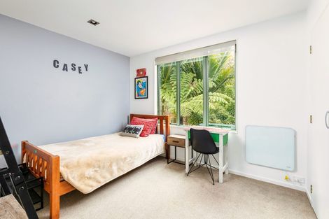 Photo of property in 11a Woodfern Crescent, Titirangi, Auckland, 0604