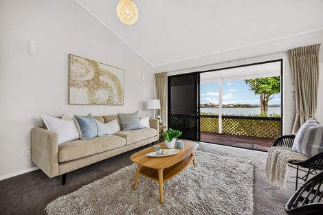 Photo of property in 32b Kiwi Esplanade, Mangere Bridge, Auckland, 2022