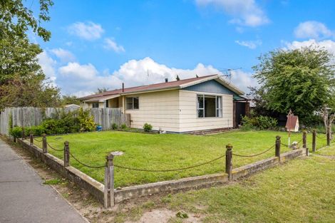 Photo of property in 2 Gilbert Street, Amberley, 7410
