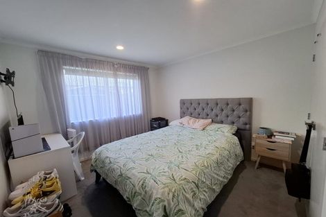 Photo of property in 10 Iwinuku Crescent, Wattle Downs, Auckland, 2103