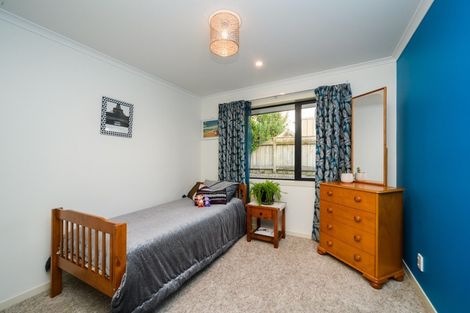 Photo of property in 19 Monaco Grove, Fitzherbert, Palmerston North, 4410