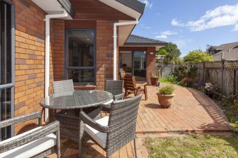 Photo of property in 8 Cranbrook Grove, Waikanae, 5036