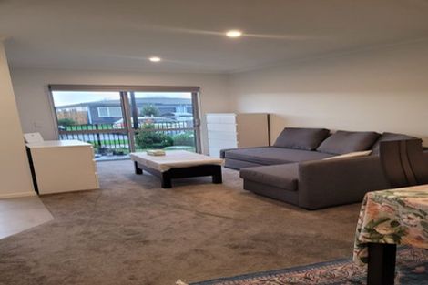 Photo of property in 16 Kutukutu Street, Takanini, 2112