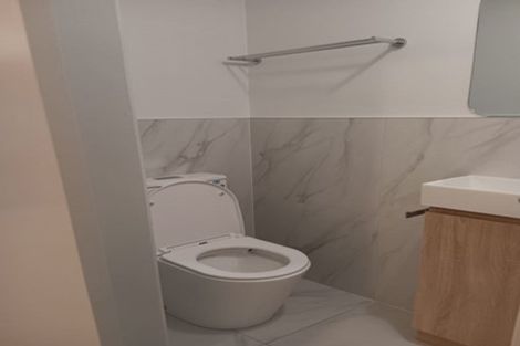 Photo of property in 4 Teviot Place, Totara Vale, Auckland, 0629