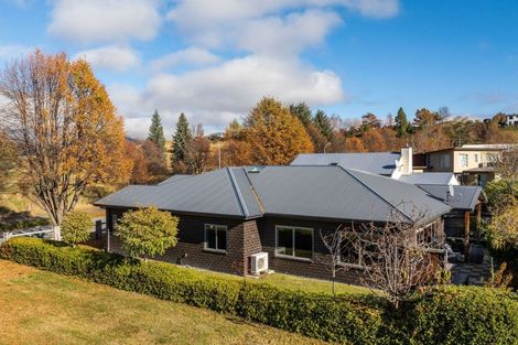 Photo of property in 2 Innes Place, Arrowtown, 9302