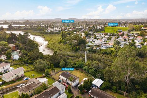 Photo of property in 62 Harmel Road, Glendene, Auckland, 0602