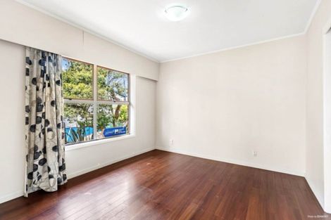 Photo of property in 2/581 East Coast Road, Browns Bay, Auckland, 0630