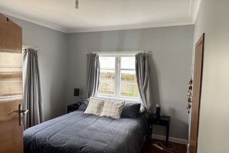 Photo of property in 1/2 Riverview Road, New Lynn, Auckland, 0600