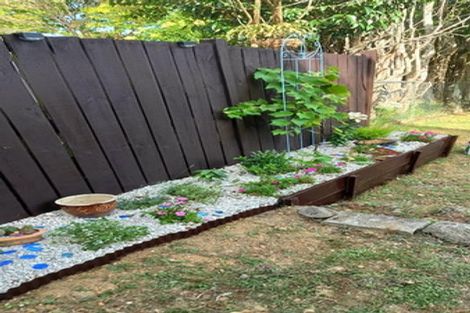 Photo of property in 4 Easton Park Parade, Glenfield, Auckland, 0629