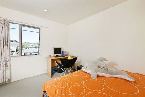 Photo of property in 1/32 Fields Parade, Oteha, Auckland, 0632