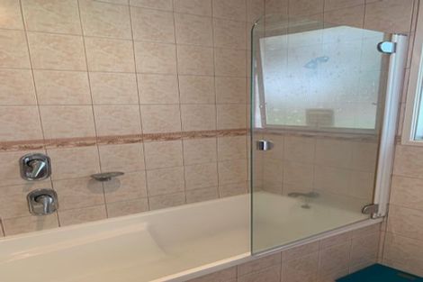 Photo of property in 2/10 Raewyn Place, Pakuranga, Auckland, 2010