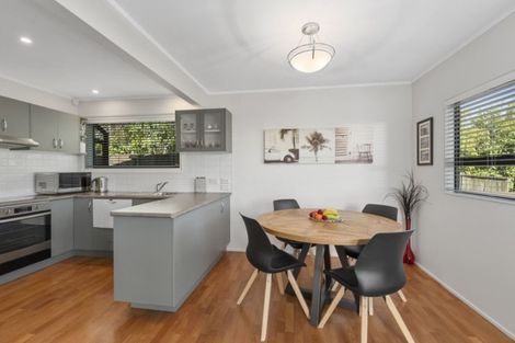 Photo of property in 2/17 County Road, Torbay, Auckland, 0630