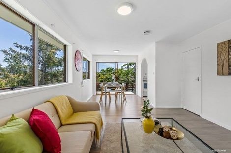 Photo of property in 2/12 Hollyhock Place, Browns Bay, Auckland, 0630