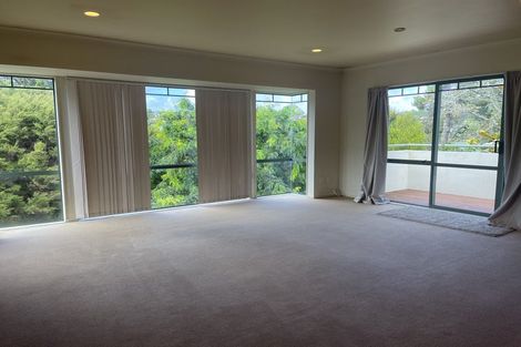 Photo of property in 14 Cayman Place, Unsworth Heights, Auckland, 0632